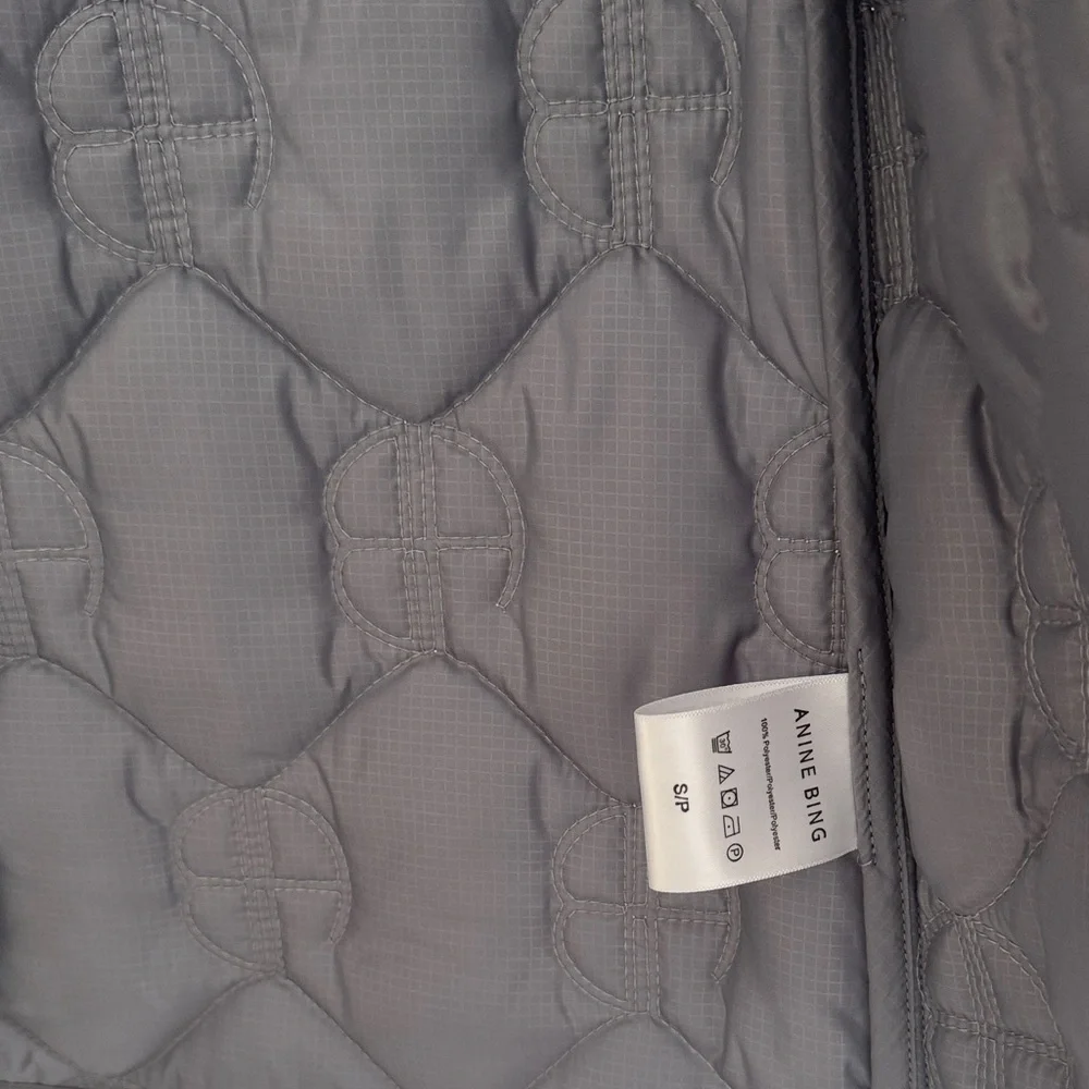 Anine Bing Quilted Vest with Pockets size small - Picture 3 of 4